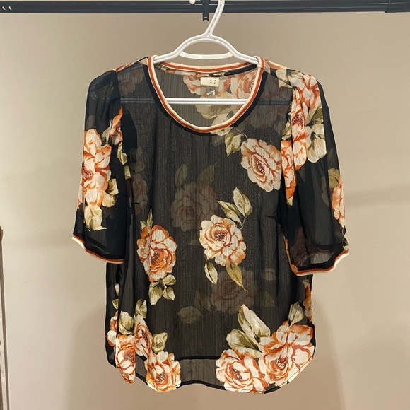 A.N.D ea wy floral sheer blouse. Size medium - Picture 2 of 9
